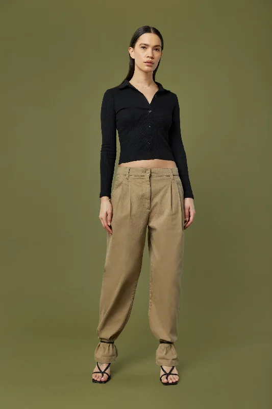 COLLARED BUTTON FRONT TOP