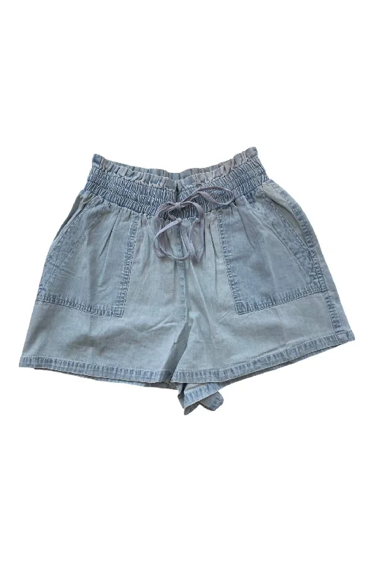 Women Denim Short In Washed Blue